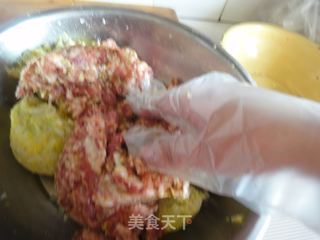 白菜大肉饺子的做法步骤：11