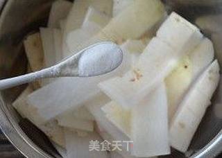 【酱脆萝卜皮】----最受欢迎的餐前菜,好吃不在出身低的做法步骤:2