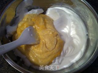 终于成功的戚风蛋糕的做法步骤:11