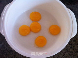 终于成功的戚风蛋糕的做法步骤:2