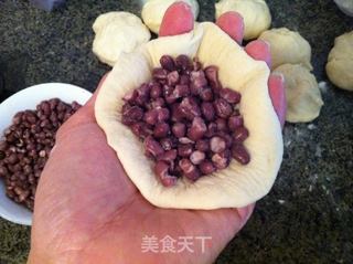 红豆芝麻餐包的做法步骤:8