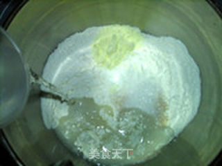 黑芝麻粉面包的做法步骤:2