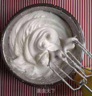 芒果樱桃鲜奶蛋糕的做法步骤：7