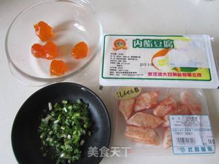 蟹黄豆腐的做法步骤：1