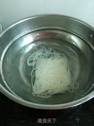 鲍汁过桥米线的做法步骤:4