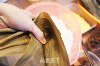 咸肉粽的做法步骤：4