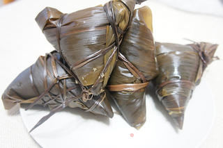 咸肉粽的做法步骤：10