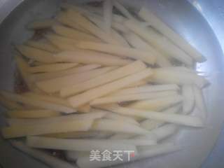 教你轻松炸薯条的做法步骤:2