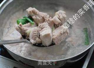 送给广大高考生一道清凉消暑、营养补钙汤 ——【带皮冬瓜排骨汤】的做法步骤:3