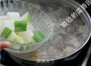 送给广大高考生一道清凉消暑、营养补钙汤 ——【带皮冬瓜排骨汤】的做法步骤:6