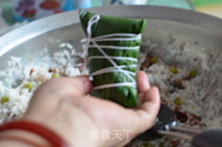 豌豆腊肠粽的做法步骤:11