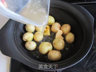 肉汁小土豆的做法步骤：2