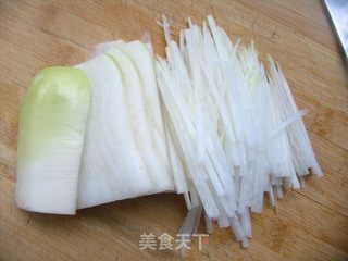 萝卜丝鲫鱼汤的做法步骤:3