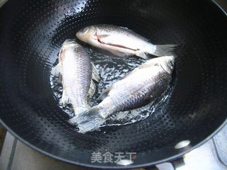 萝卜丝鲫鱼汤的做法步骤:5