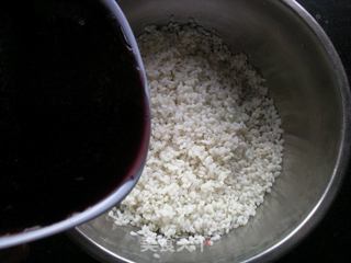 新端午糯米美食——伪猪血糯米肠的做法步骤:4