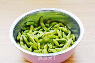 下酒菜的最佳搭档——麻辣小毛豆的做法步骤:2
