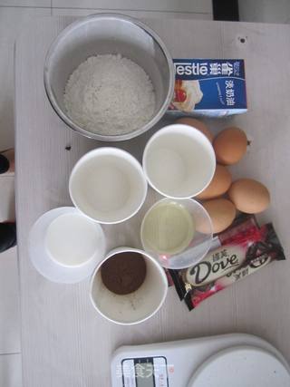 黑森林蛋糕的做法步骤：1