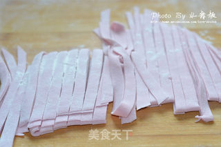 【紫色手擀面】让您在炎暑的日子食欲大增的做法步骤:5