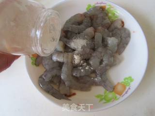 蚕豆炒虾仁的做法步骤：2