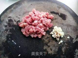 番茄香葱炒肉的做法步骤：1