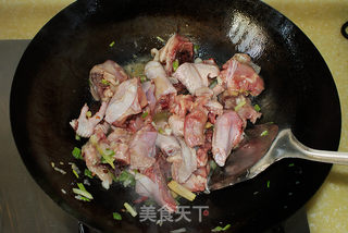 土豆炖鸡块的做法步骤:4