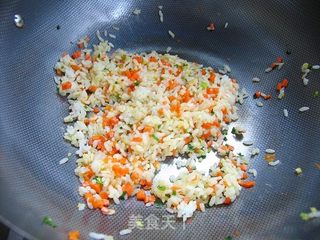 越简单越美味——胡萝卜蛋炒饭的做法步骤:7