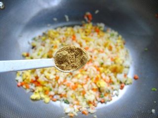 越简单越美味——胡萝卜蛋炒饭的做法步骤:9