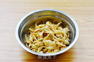 堪称一绝的凉拌菜——凉拌水面筋的做法步骤:6