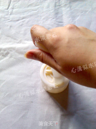 粗粮细做,让孩子爱吃----------紫薯小饼的做法步骤:5