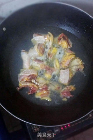 土豆香菇红烧鸡的做法步骤:2