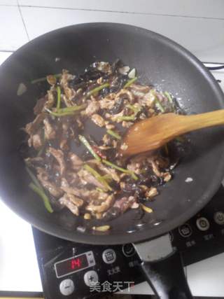 鱼香肉丝的做法步骤:4