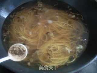 炝汤黄面条的做法步骤:9