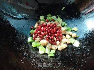 男人们的下酒菜——花生芹菜炒粽子的做法步骤:8