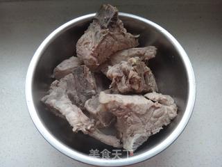 益胃健脾补充钙质的【腔骨莲藕汤】的做法步骤：1