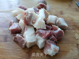 红烧肉烧豆角的做法步骤：1