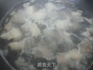 红烧肉烧豆角的做法步骤:2