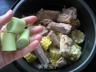 东北玉米炖排骨的做法步骤:8
