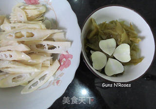 酸菜苦笋汤的做法步骤:3