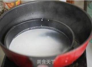 详细22图教你做助家人轻松过苦夏的街头小吃——凉皮的做法步骤:8