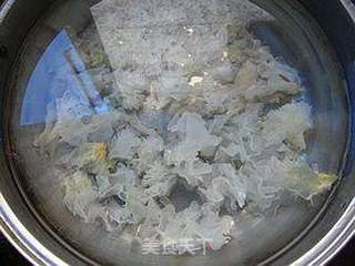 荔枝银耳羹的做法步骤:2
