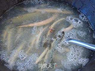泥鳅炖豆腐的做法步骤:2