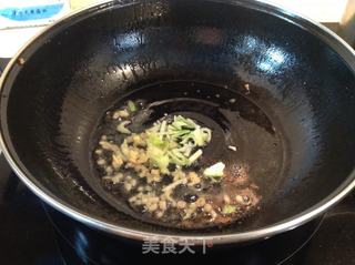 变着花样吃豆腐------韭香烧豆腐的做法步骤：4