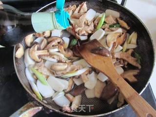 青蒜肉丝炒年糕的做法步骤：8