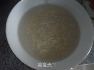 韭菜虾皮包子的做法步骤：1