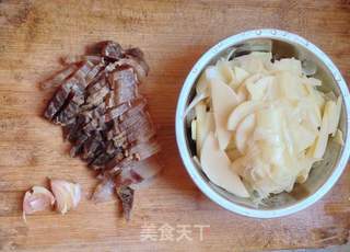 腊肉炒竹笋的做法步骤:5