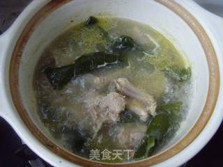 夏日滋补靓汤---排骨海带汤的做法步骤:4