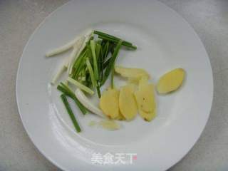 鲜嫩滑软---葱姜蛏子的做法步骤:3