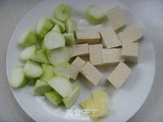 夏日滋补靓汤---蛤蜊丝瓜汤的做法步骤:2