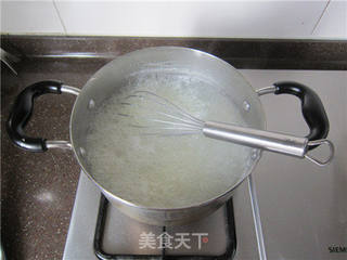 木耳鲜虾粥的做法步骤:2