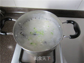 木耳鲜虾粥的做法步骤:8